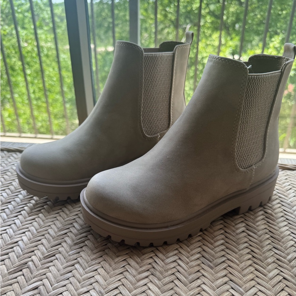 Soda Ankle Boots - Picture 2 of 7